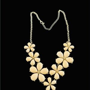 157 Floral Enamel Daisy Statement Necklace